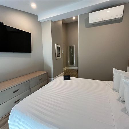 Colonial Hotel & Suites Гранд Бенд Екстериор снимка
