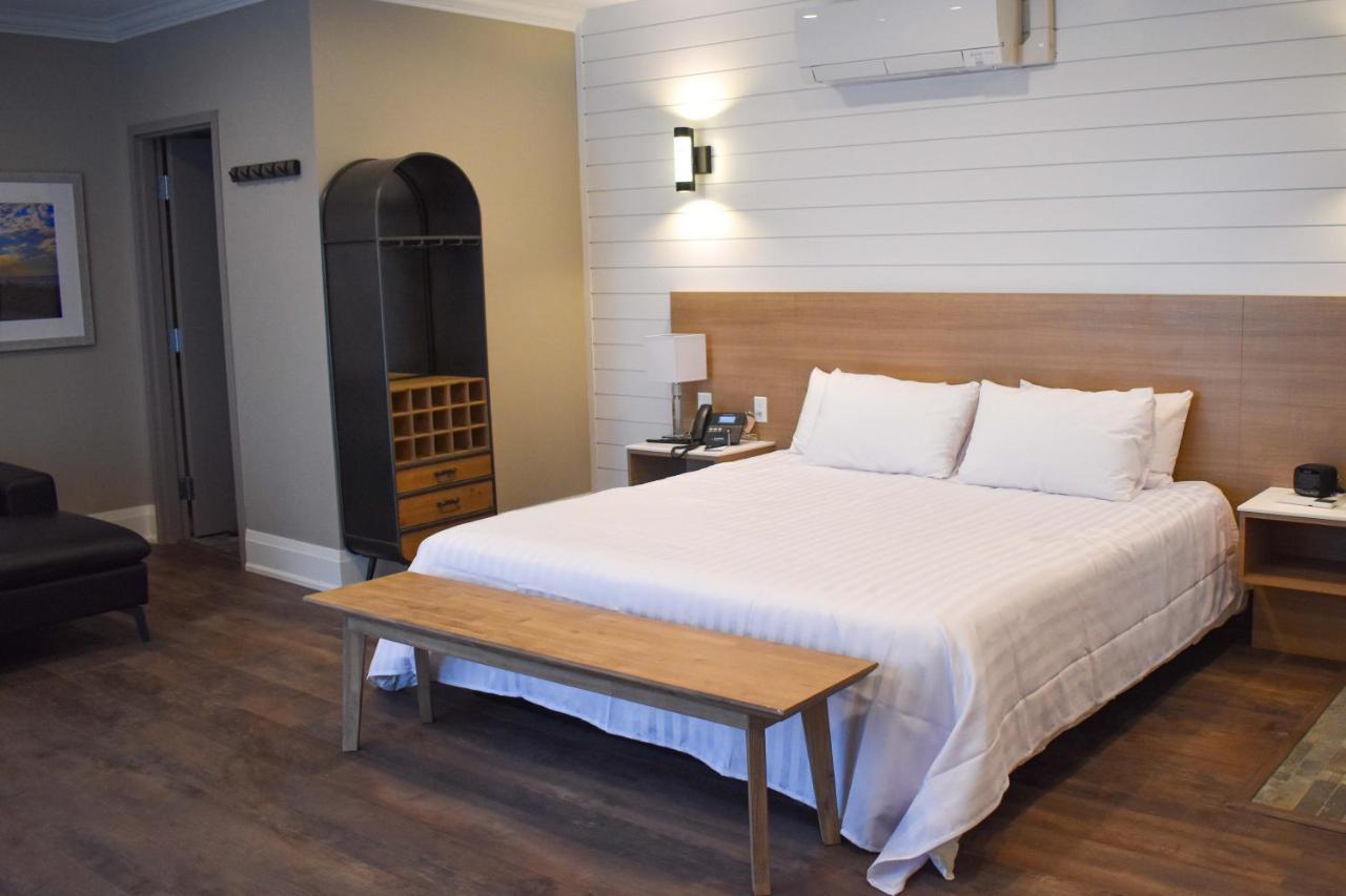 Colonial Hotel & Suites Гранд Бенд Екстериор снимка