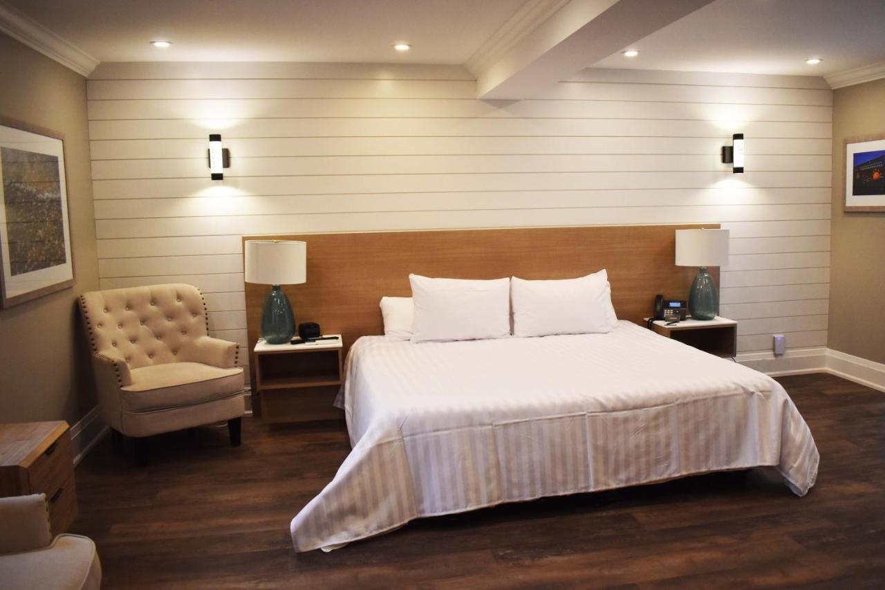 Colonial Hotel & Suites Гранд Бенд Екстериор снимка
