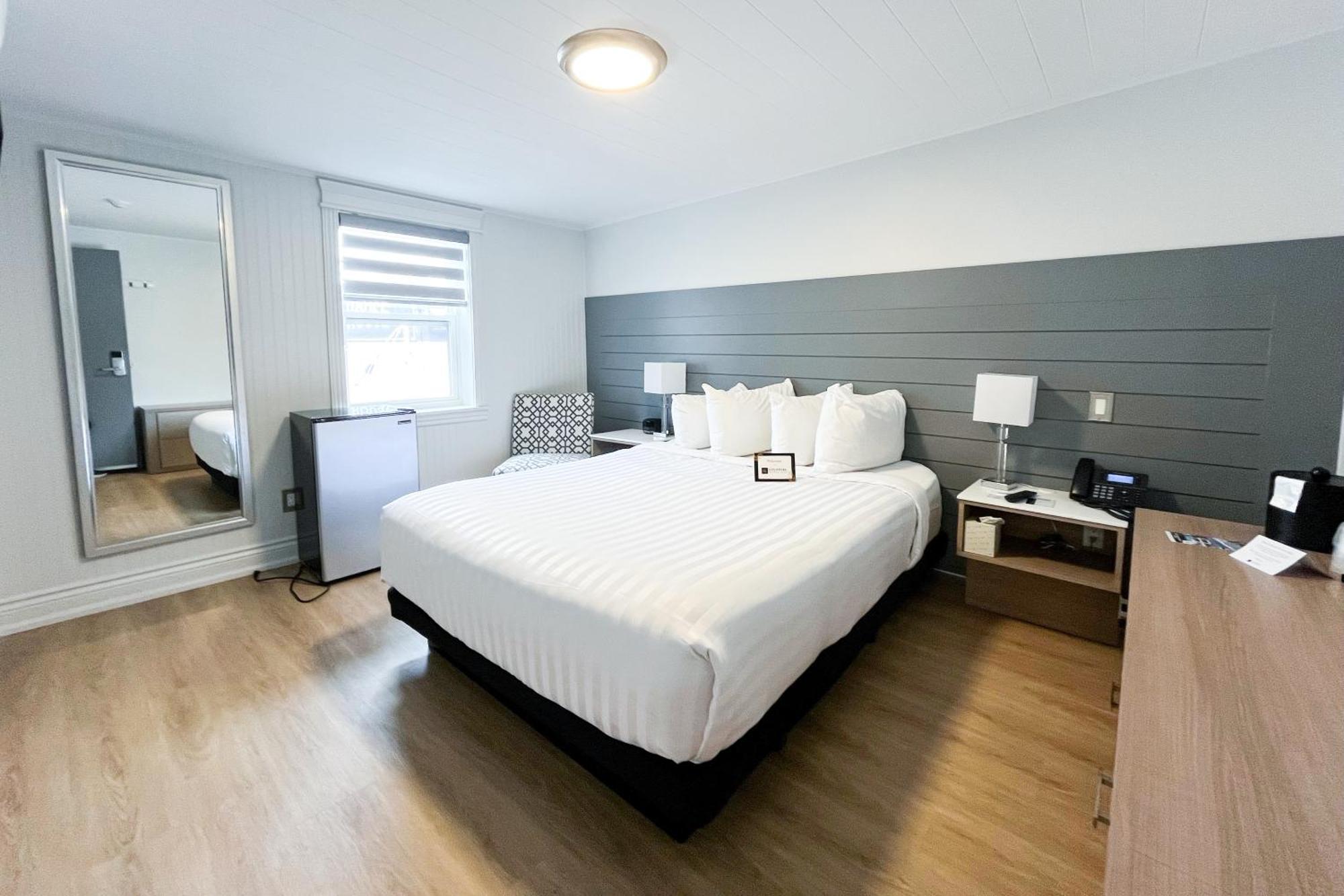 Colonial Hotel & Suites Гранд Бенд Екстериор снимка