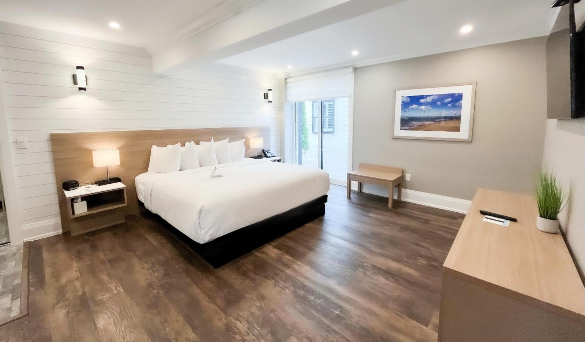 Colonial Hotel & Suites Гранд Бенд Екстериор снимка