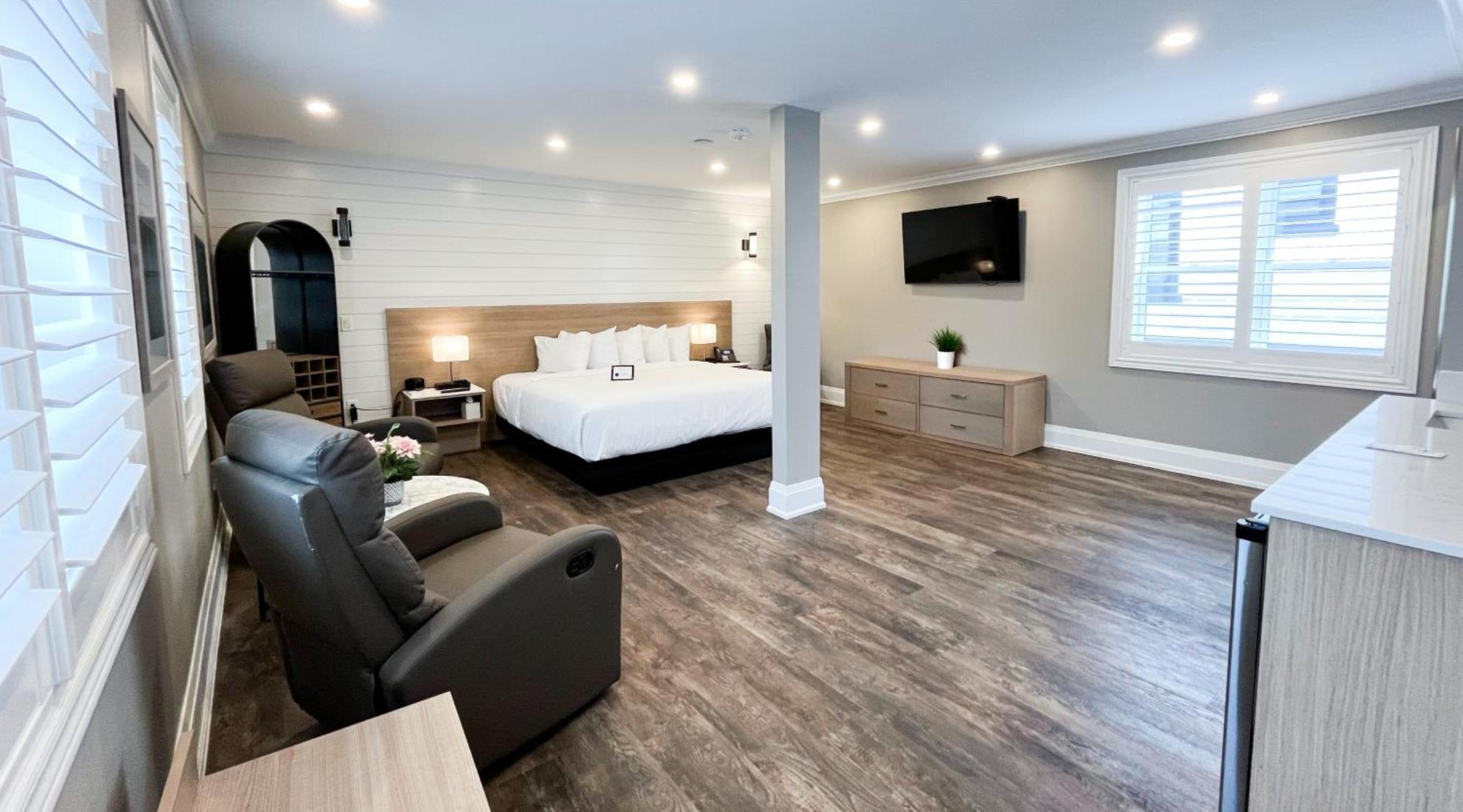 Colonial Hotel & Suites Гранд Бенд Екстериор снимка