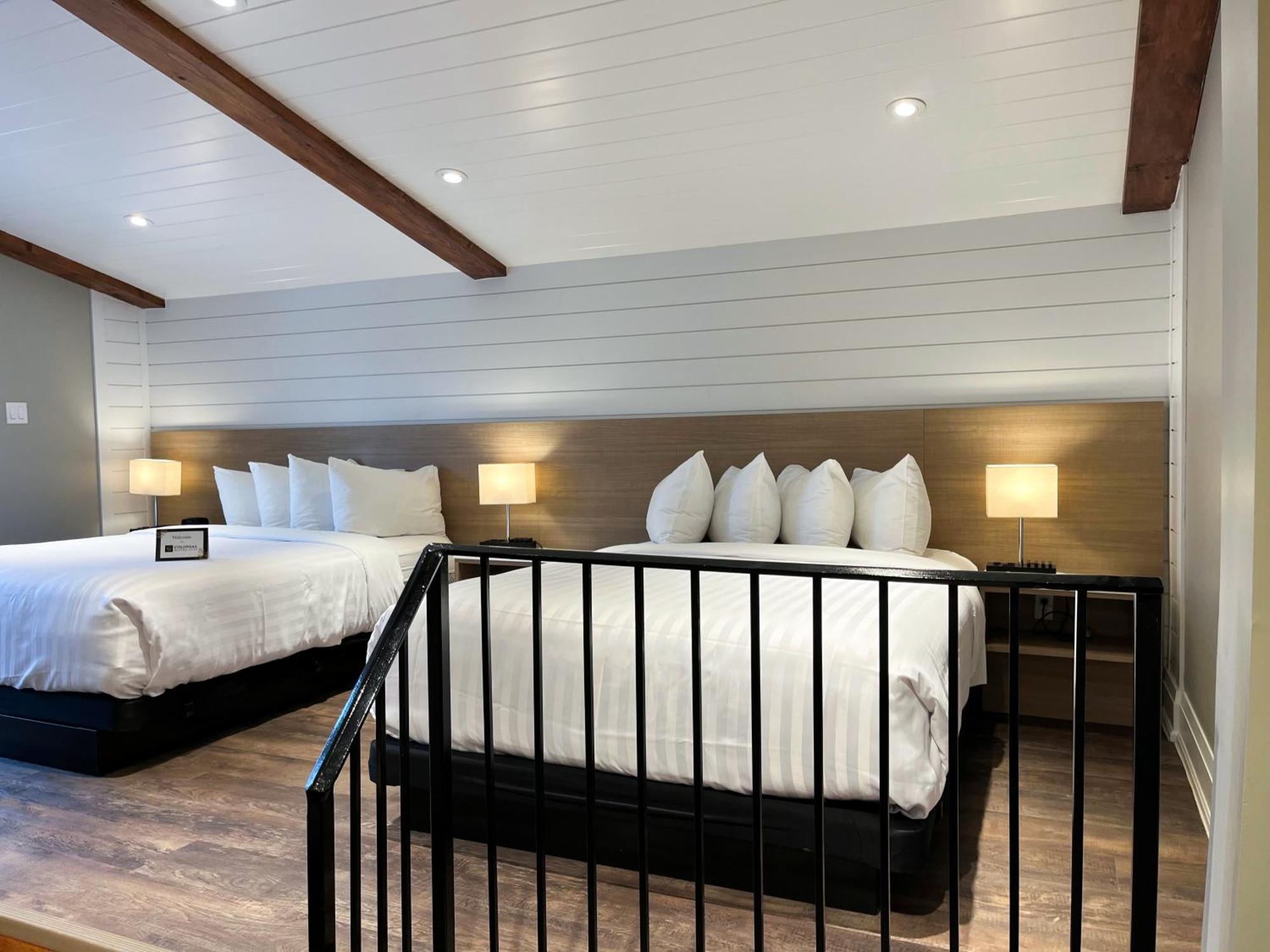 Colonial Hotel & Suites Гранд Бенд Екстериор снимка
