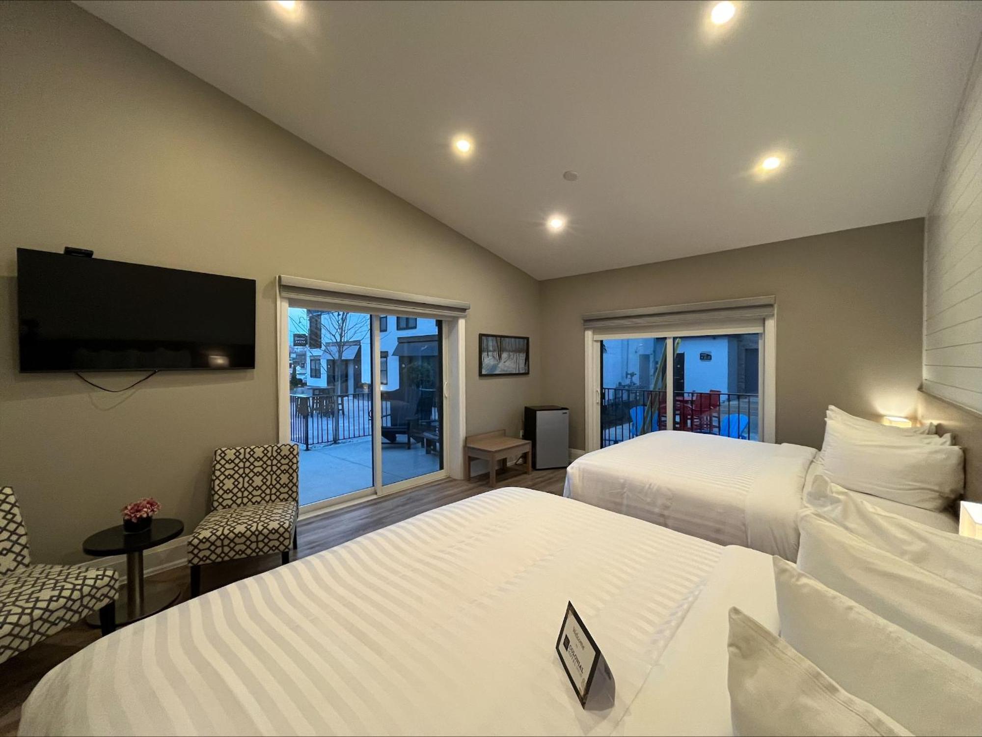 Colonial Hotel & Suites Гранд Бенд Екстериор снимка