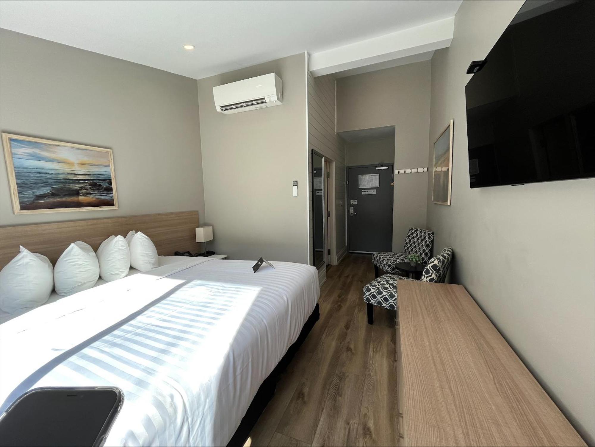 Colonial Hotel & Suites Гранд Бенд Екстериор снимка