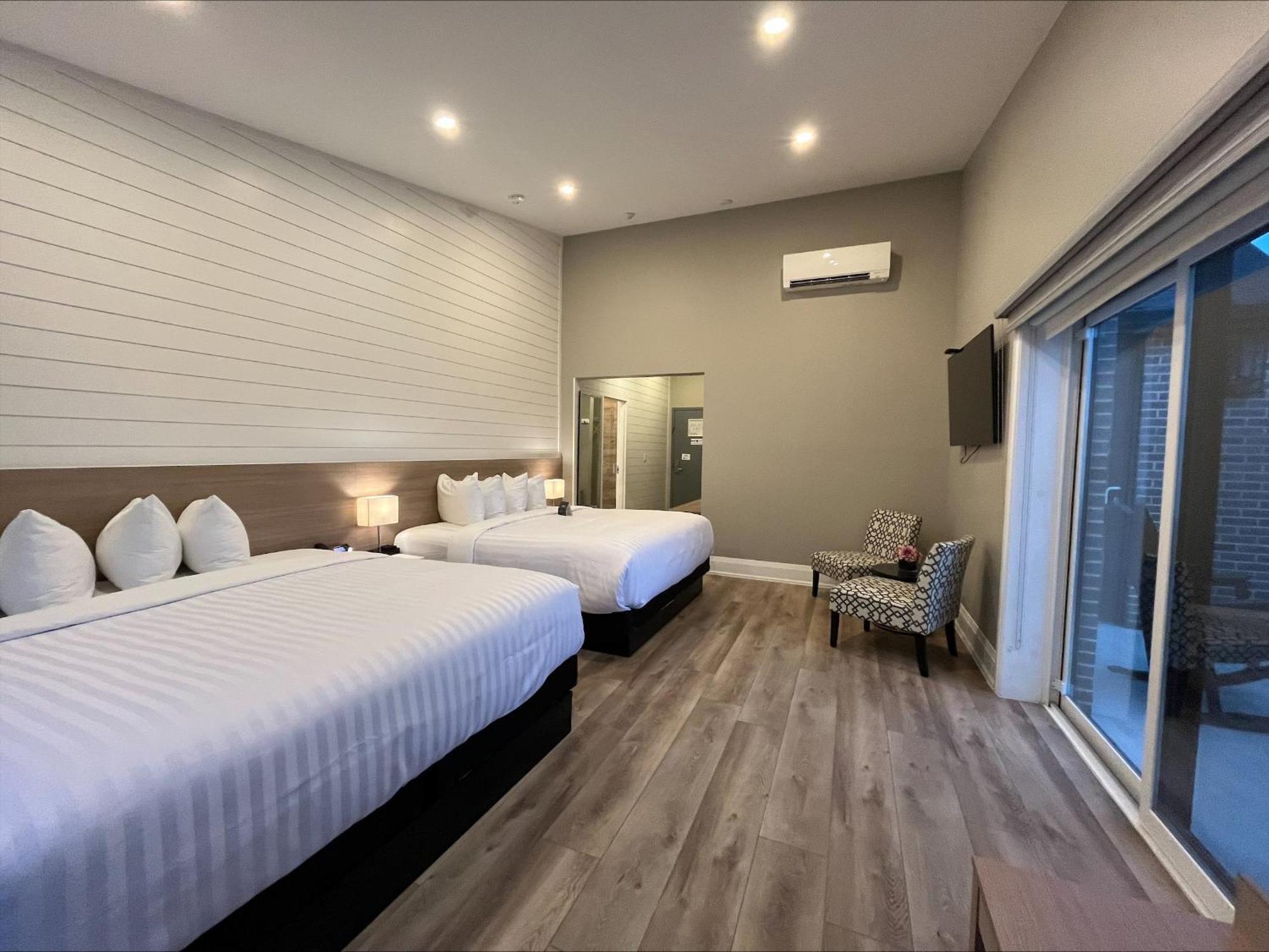 Colonial Hotel & Suites Гранд Бенд Екстериор снимка