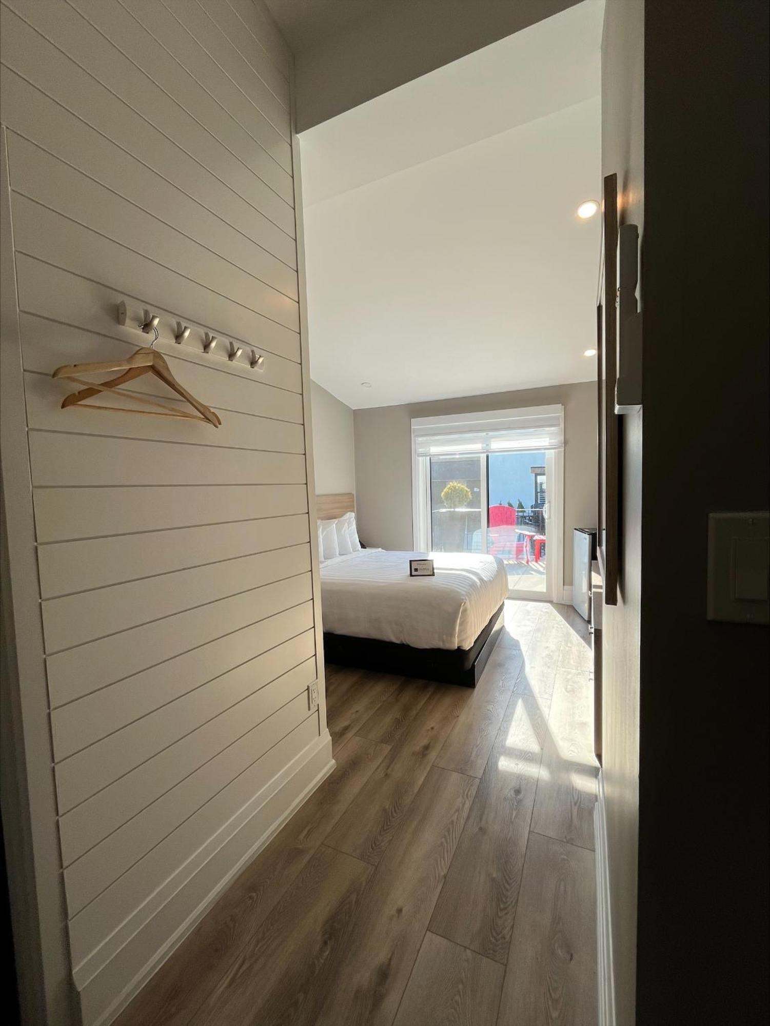 Colonial Hotel & Suites Гранд Бенд Екстериор снимка