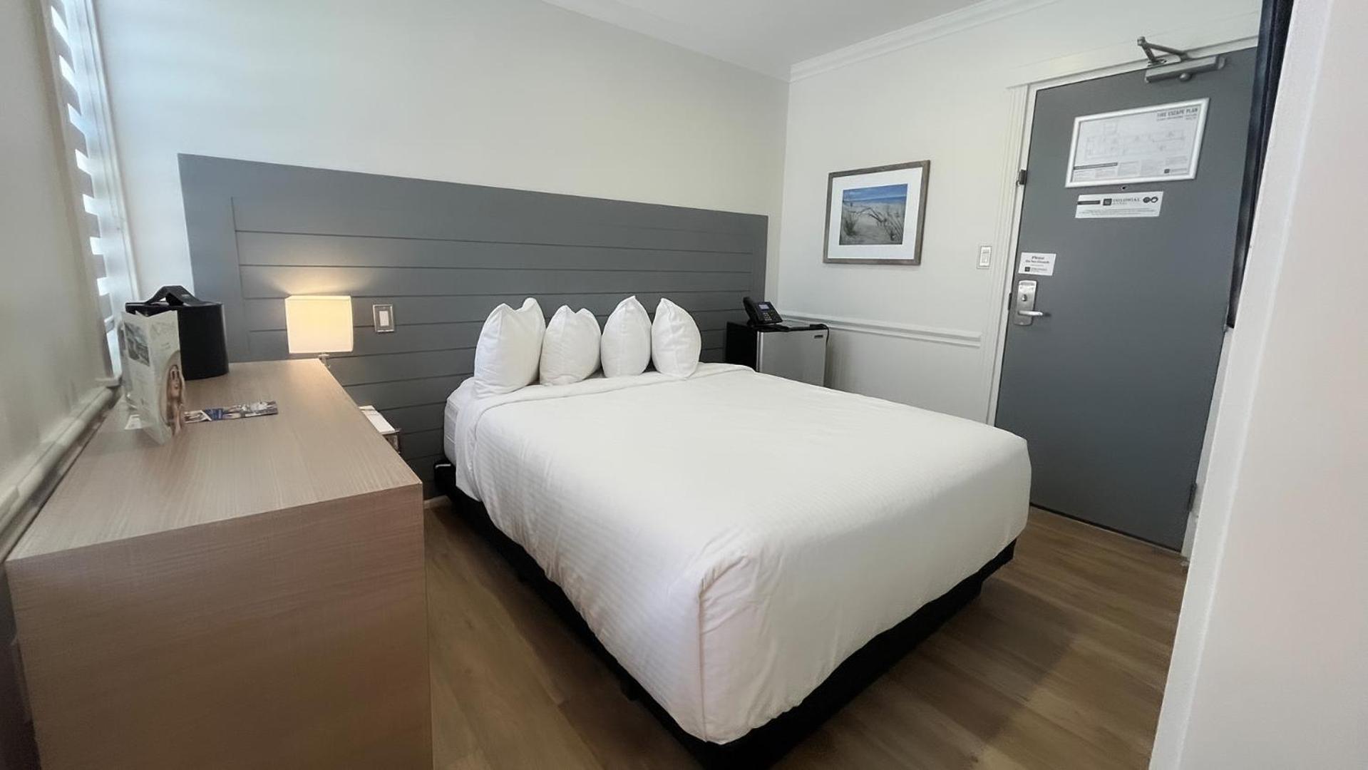 Colonial Hotel & Suites Гранд Бенд Екстериор снимка