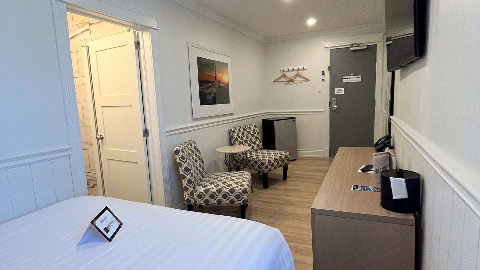 Colonial Hotel & Suites Гранд Бенд Екстериор снимка