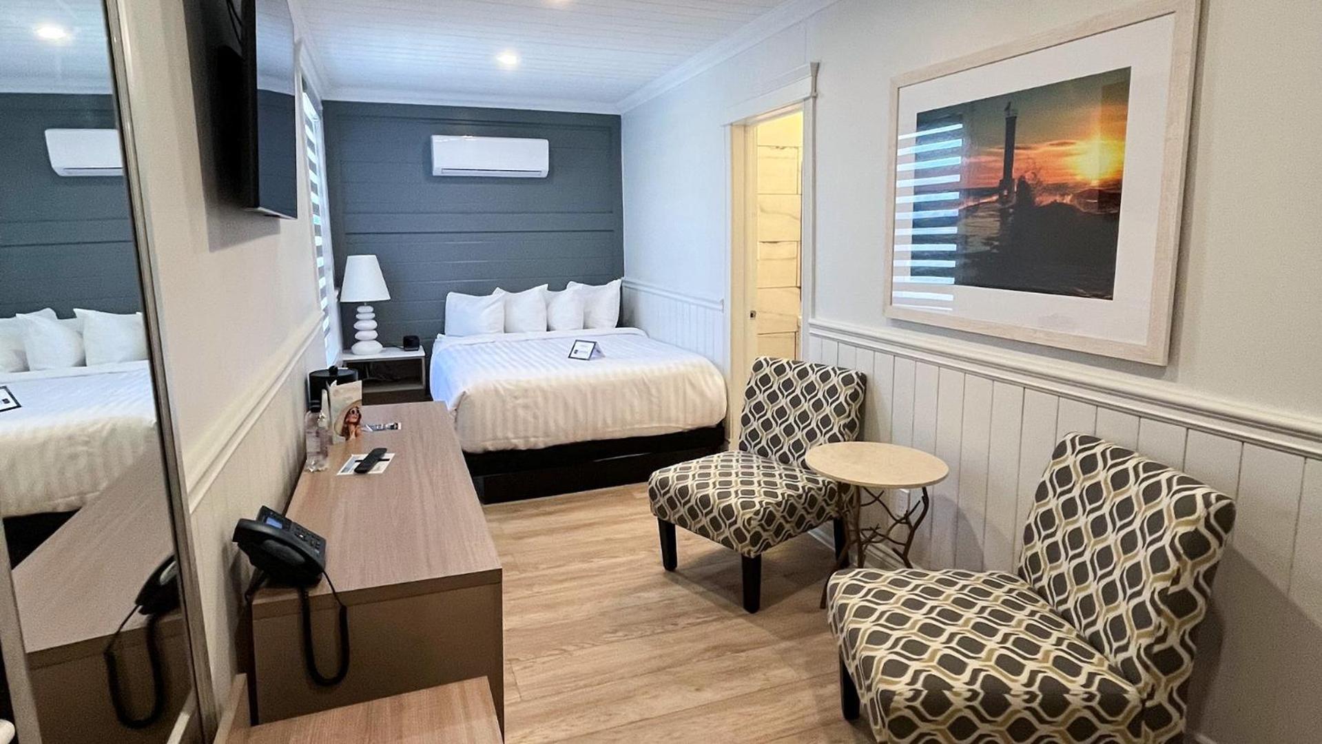 Colonial Hotel & Suites Гранд Бенд Екстериор снимка